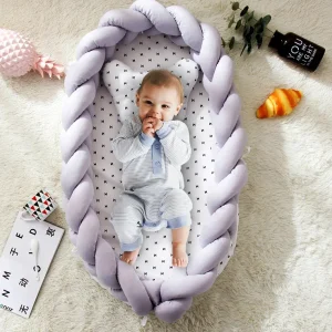 Babybett mit geflochtenem Rand - weiches Kuschelnest für Neugeborene